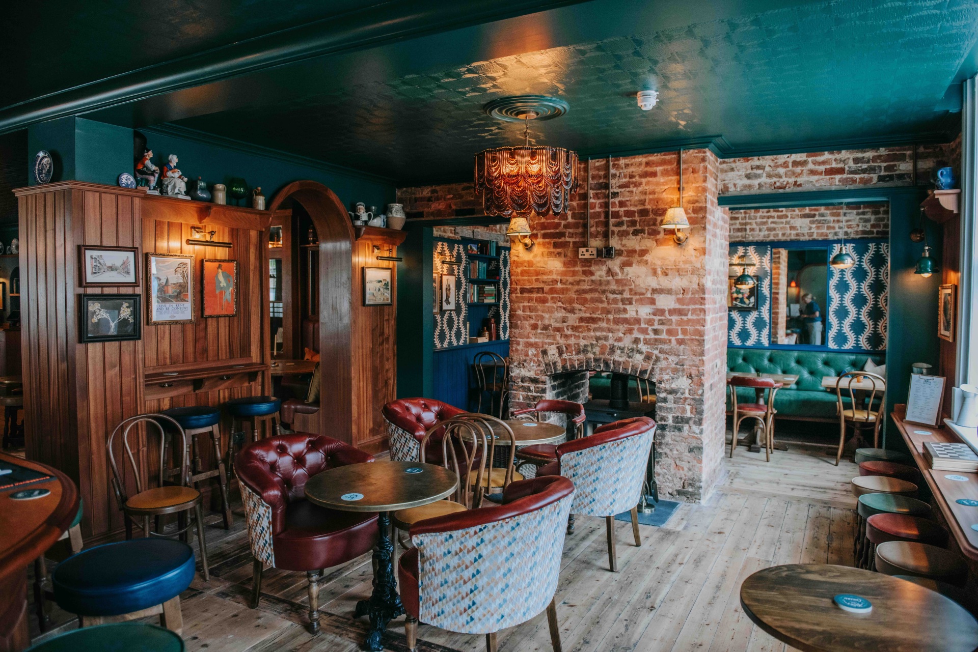 Visit Kings Head website